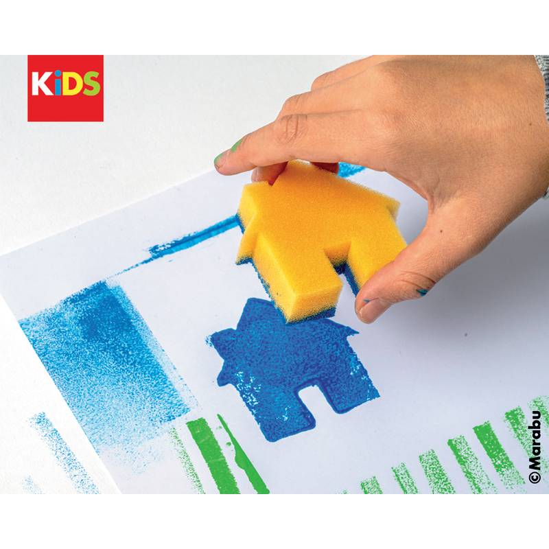 Eine Hand benutzt einen gelben Schwamm, um blaue Farbe in Form einer Person auf Papier mit anderen bunten Farbmustern aufzutragen. Das Wort 'KIDS' steht in der linken oberen Ecke.