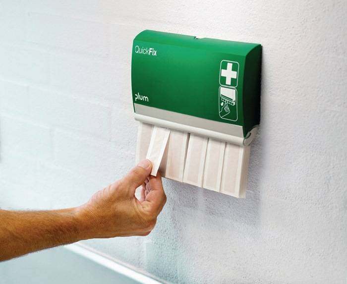 Pflasterspender QuickFix B232,5xH133,5xT33ca.mm grün PLUM