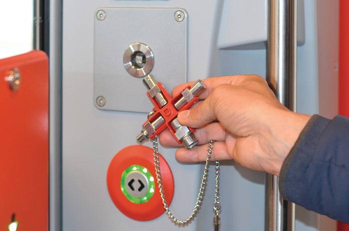 Schaltschrankschlüssel SuBMaster 9 in 1 14 Funktionen m.Karab.h.an Kette