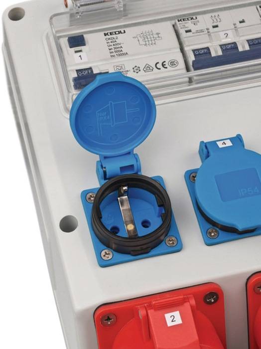 Kunststoffwandverteiler CEE-32A,5-polig 1xCEE 16 A,1xCEE 32A,4x230V BRENNENSTUHL