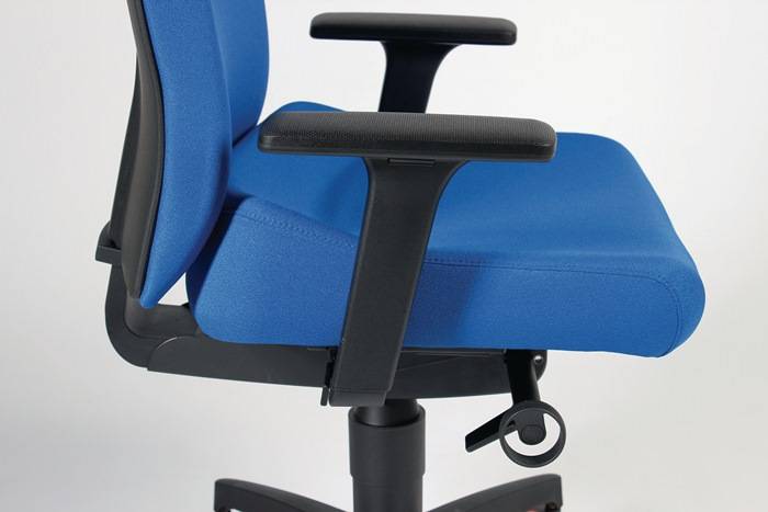 Bürodrehstuhl m.Synchrontechnik grau 400-520mm m.Armlehnen Trgf.110kg DAUPHIN