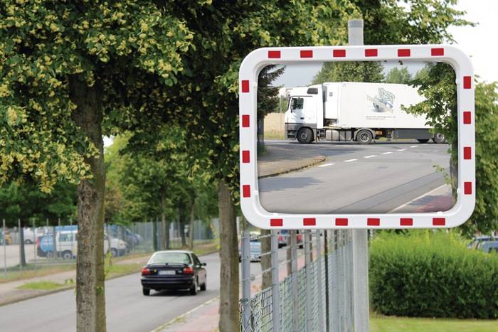 Verkehrsspiegel H600xB800mm Kunststoff,rot/weiß 22m