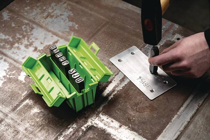 Schlagzahlensatz 330 9-tlg.Zahlen 0-9 Schrift-H.20mm in Ku.-Box KUKKO