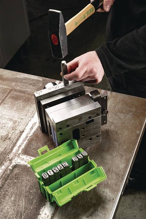 Schlagzahlensatz 330 9-tlg.Zahlen 0-9 Schrift-H.8mm in Ku.-Box KUKKO