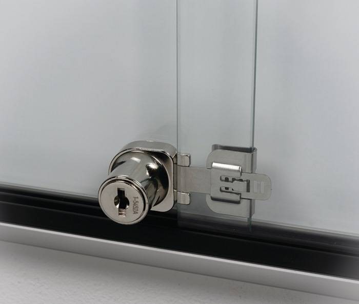 Schiebetürschaukasten 18xDIN A4 B1350xH1050mm Rahmen eck.f.Innenber.WSM