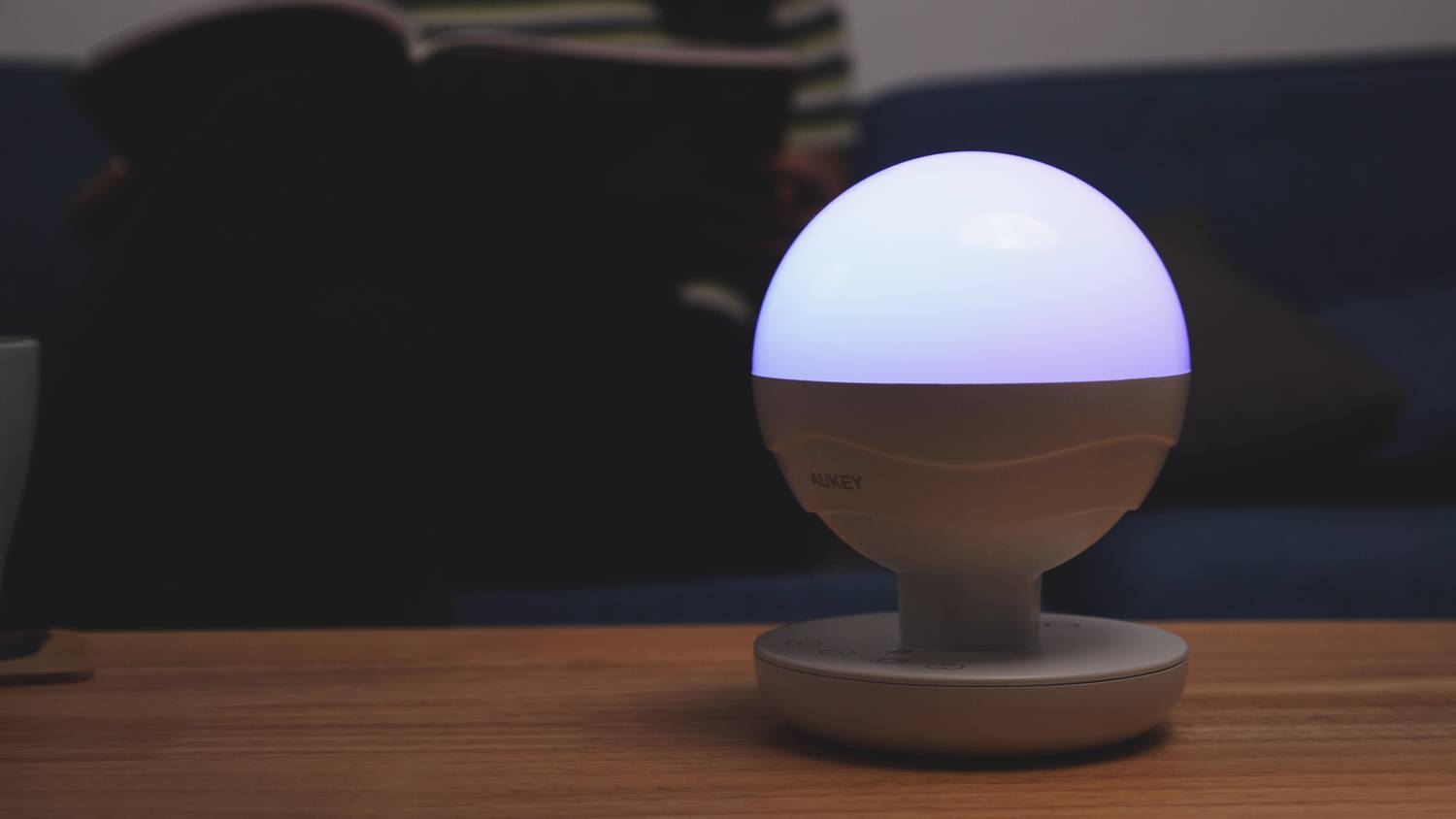 Aukey LT-ST10 LED Wiederaufladbare Tischlampe, Dimmbare RGB Farbe LED Nachttischlampe mit Touch Panel und Hängeschlaufe