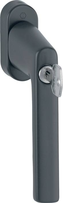 Nahaufnahme eines Schlüssels, der in ein zylindrisches Schloss eingeführt wird, wobei der Schlossmechanismus hervorgehoben wird.