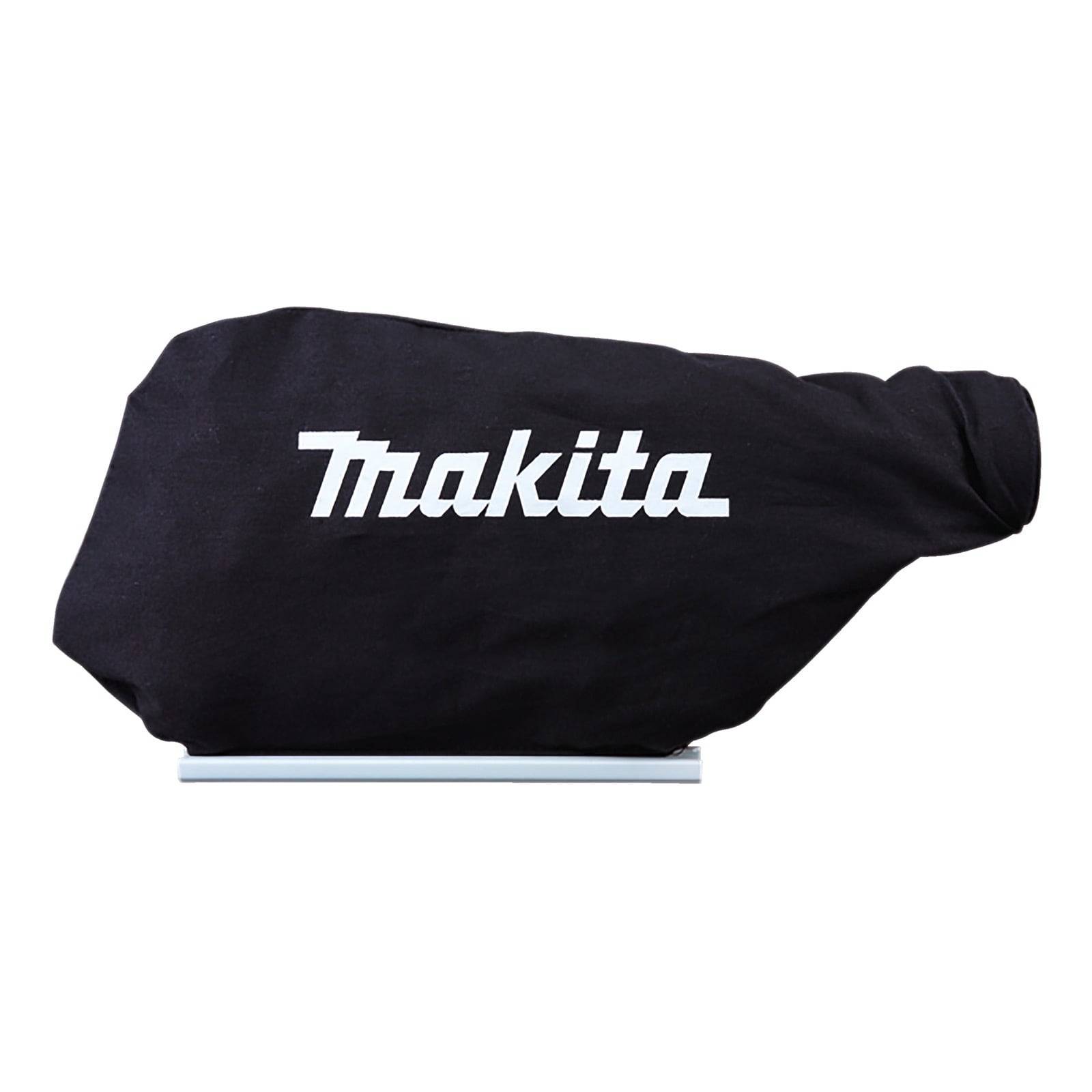 Ein schwarzer Staubbeutel mit dem in weiß gedruckten 'Makita' Logo, der zum Sammeln von Ablagerungen von Elektrowerkzeugen verwendet wird.