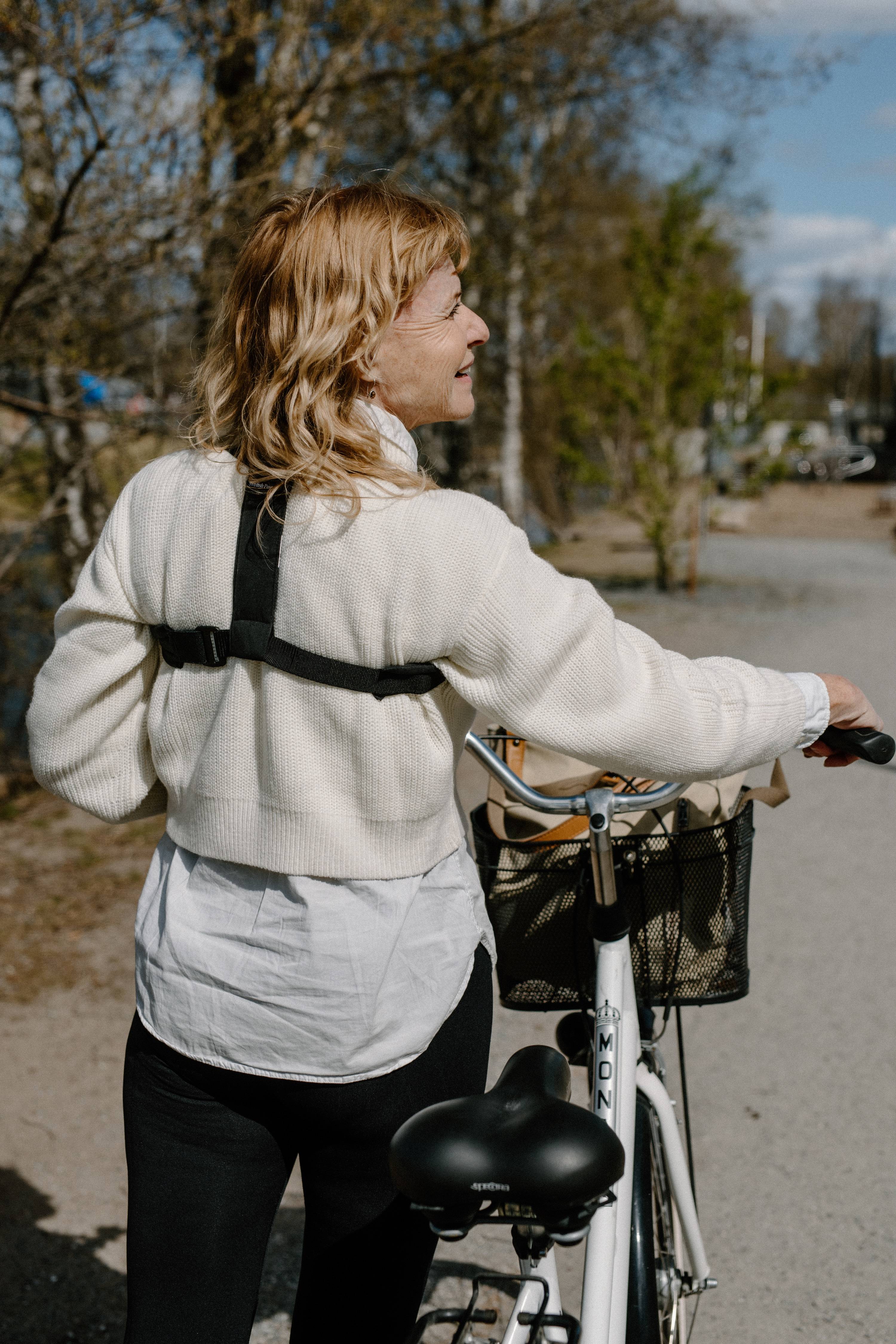 SWEDISH POSTURE Flexi Haltungsstütze schwarz S-M | Geradehalter Rückentrainer | bessere Körperhaltung | Schmerzlinderung