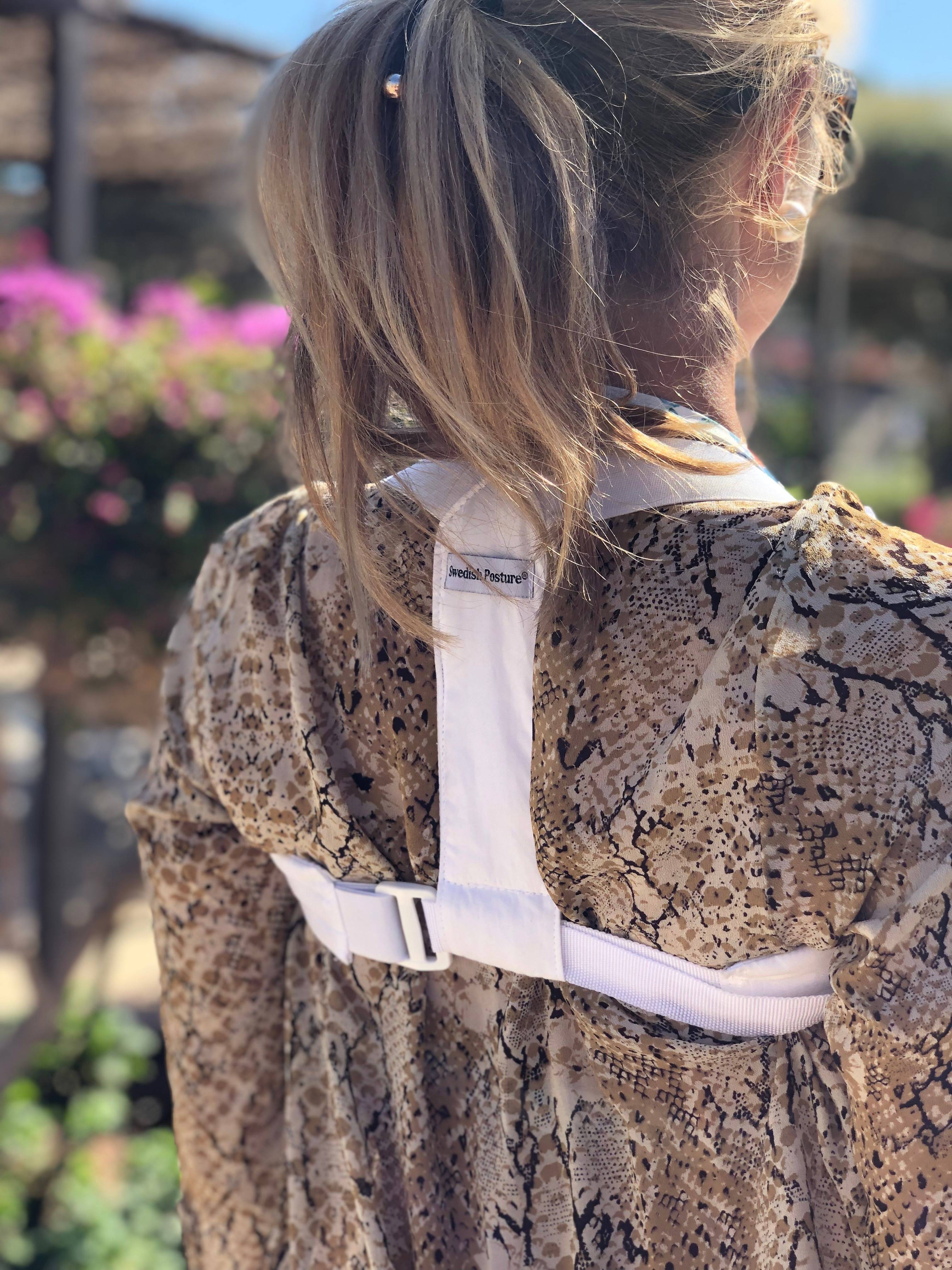 SWEDISH POSTURE Flexi Haltungsstütze weiss L-XL | Geradehalter Rückentrainer | bessere Körperhaltung | Schmerzlinderung