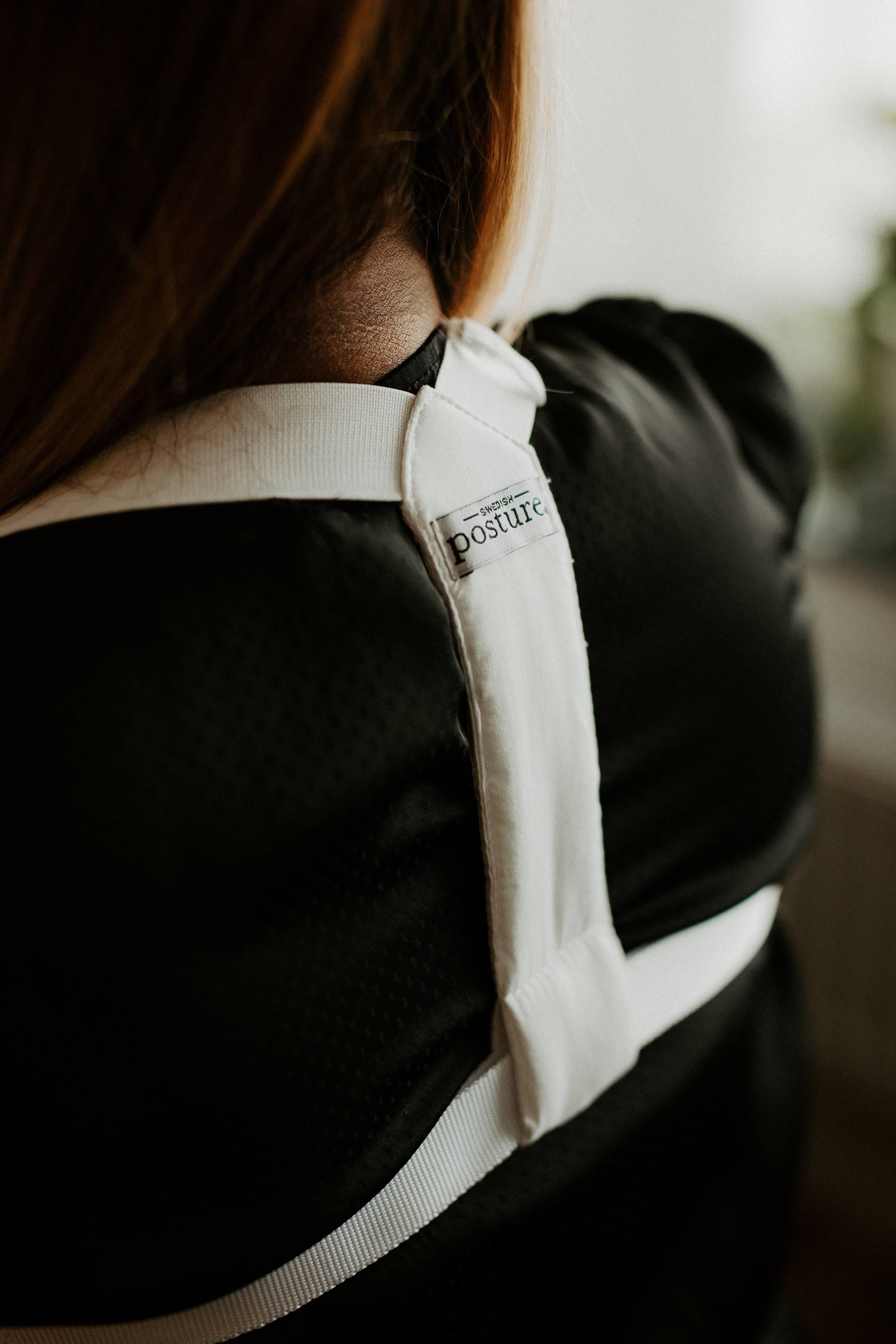 SWEDISH POSTURE Flexi Haltungsstütze weiss M-L | Geradehalter Rückentrainer | bessere Körperhaltung | Schmerzlinderung