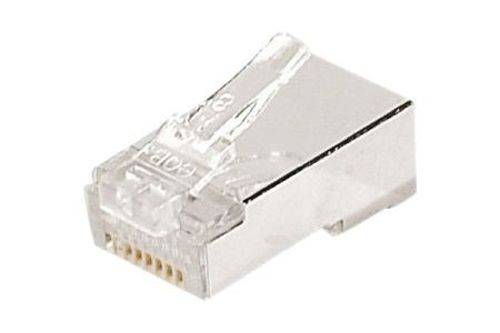 Nahaufnahme eines transparenten Ethernet-Kabelsteckers (RJ45-Stecker) auf weißem Hintergrund.
