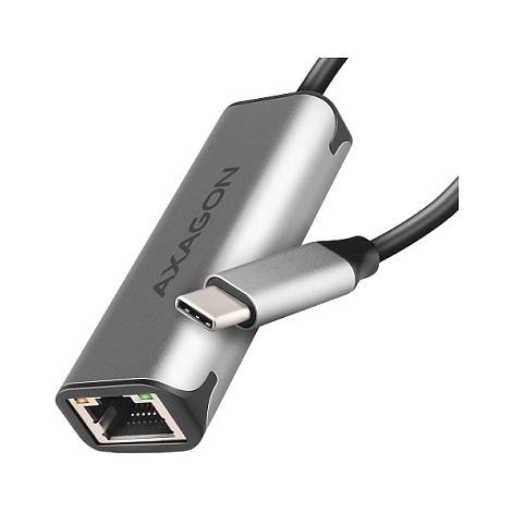 AXAGON USB-C-Adapter mit Ethernet-Anschluss und USB-C-Durchleitungskabel auf weißem Hintergrund.
