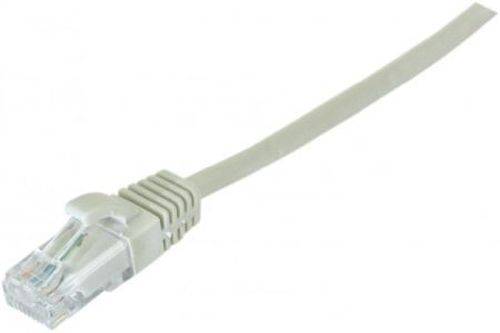 Nahaufnahme eines grauen Ethernet-Netzwerkkabels mit einem RJ45-Stecker auf weißem Hintergrund.