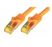 Zwei orangefarbene Ethernet-Kabel mit RJ45-Steckverbindern nebeneinander auf weißem Hintergrund dargestellt.