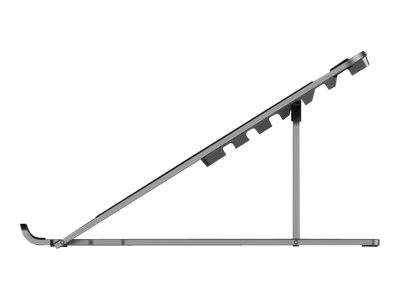 Seitenansicht eines geneigten Metallstützrahmens oder einer Rampe mit einem Hakenenende, das auf einer vertikalen Stütze über einer horizontalen Basis erhöht ist.