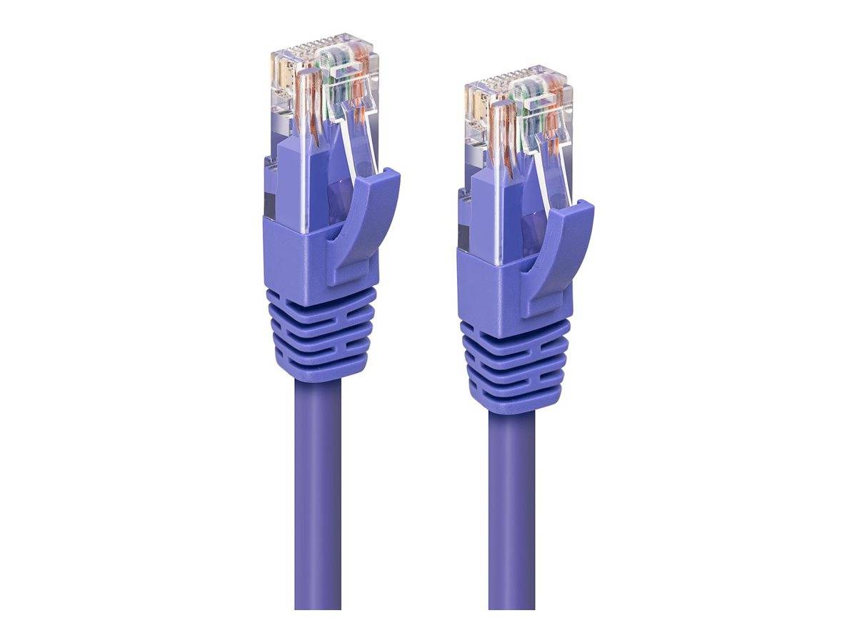 Zwei violette Ethernet-Netzwerkkabel mit RJ45-Steckern auf weißem Hintergrund aufrecht angeordnet.