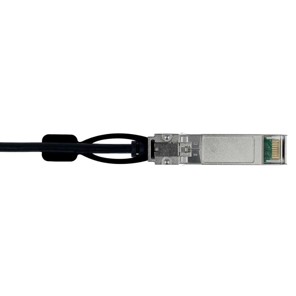 Ethernet-Kabel mit einem Metall-SFP-Netzwerkstecker auf weißem Hintergrund.