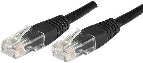 Zwei schwarze Ethernet-Kabel mit transparenten RJ45-Steckern auf weißem Hintergrund.