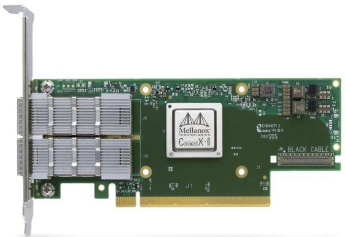 Mellanox ConnectX-6 PCIe-Netzwerk-Adapterkarte mit großem silbernem Kühlkörper und Metallhalterung.