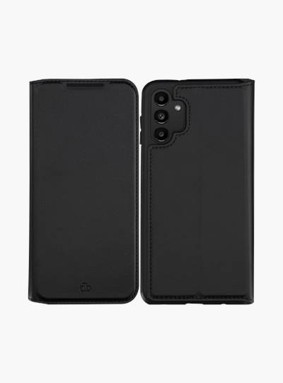 Schwarze Smartphone-Geldbörsen-Stil-Hülle von vorne und von hinten gezeigt, mit magnetischer Umschlagabdeckung und dreifacher Kameraaussparung auf der Rückseite.