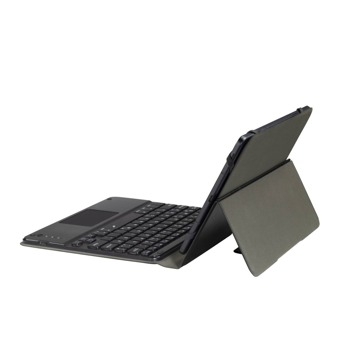 Ein Tablet in einer Tastaturschutzhülle mit ausklappbarem Ständer, geöffnet im Querformat vor schwarzem Hintergrund dargestellt.
