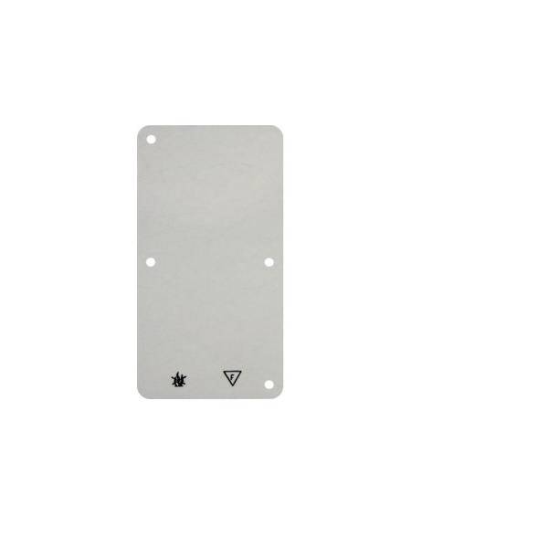 Ein einfaches Metallrechteck mit vier Schraubenöffnungen und zwei kleinen Symbolen am unteren Rand.