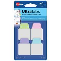 Packung Avery UltraTabs, 40 repositionierbare beidseitig beschreibbare Registertabs zum Markieren und Sortieren, gezeigt in vier Pastellfarben auf blauer Verpackung.