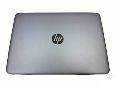 Geschlossener silberner HP-Laptop mit dem HP-Logo in der Mitte auf weißem Hintergrund.