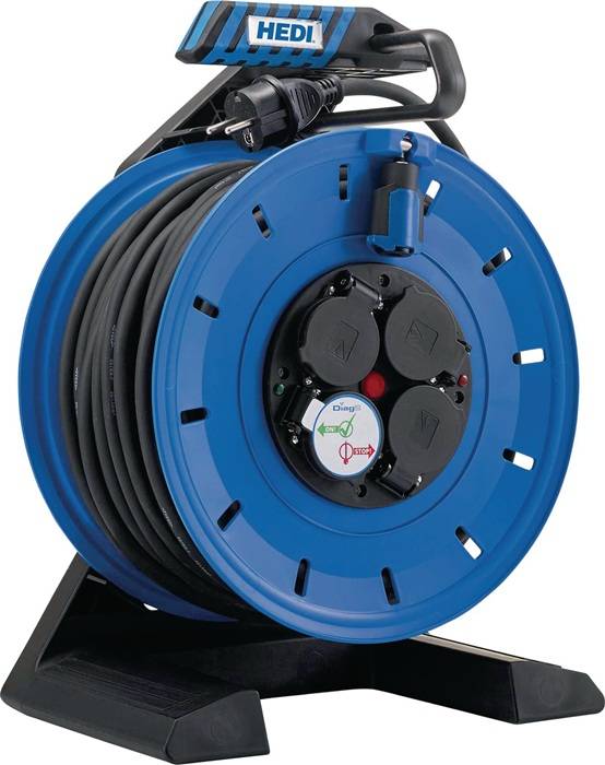 Eine blaue Kabeltrommel mit mehreren Steckdosen, schwarzem Kabel, das ordentlich aufgewickelt ist, und einem Griff oben für einfachen Transport.