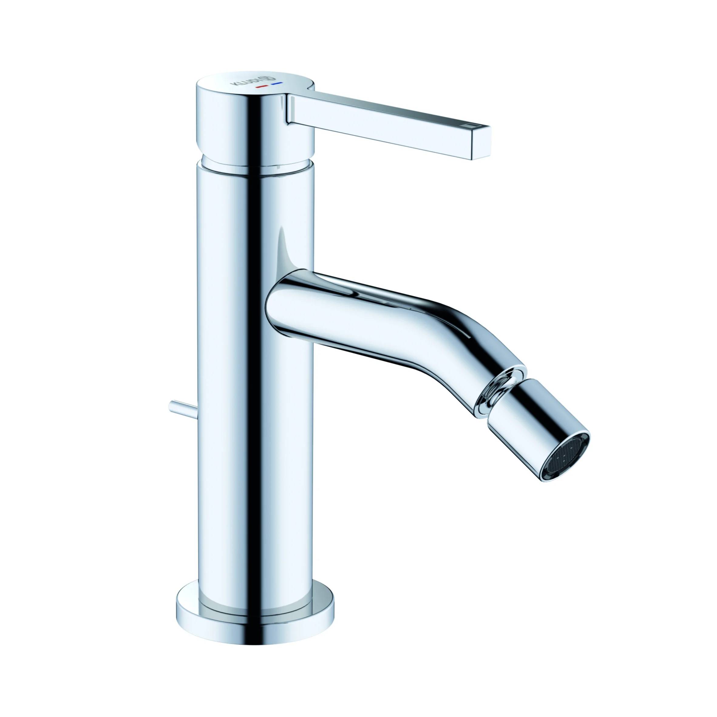 Chrom-Einhebel-Badezimmerhahn mit zylindrischer Basis und abgewinkeltem Auslauf auf weißem Hintergrund.