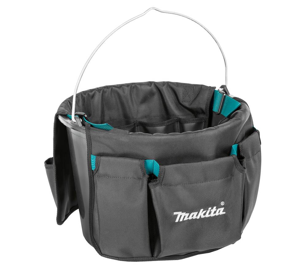 Schwarzer Makita-Werkzeugkübel-Organizer mit Metallgriff, mehreren vorderen Taschen und türkisem Rand auf weißem Hintergrund.