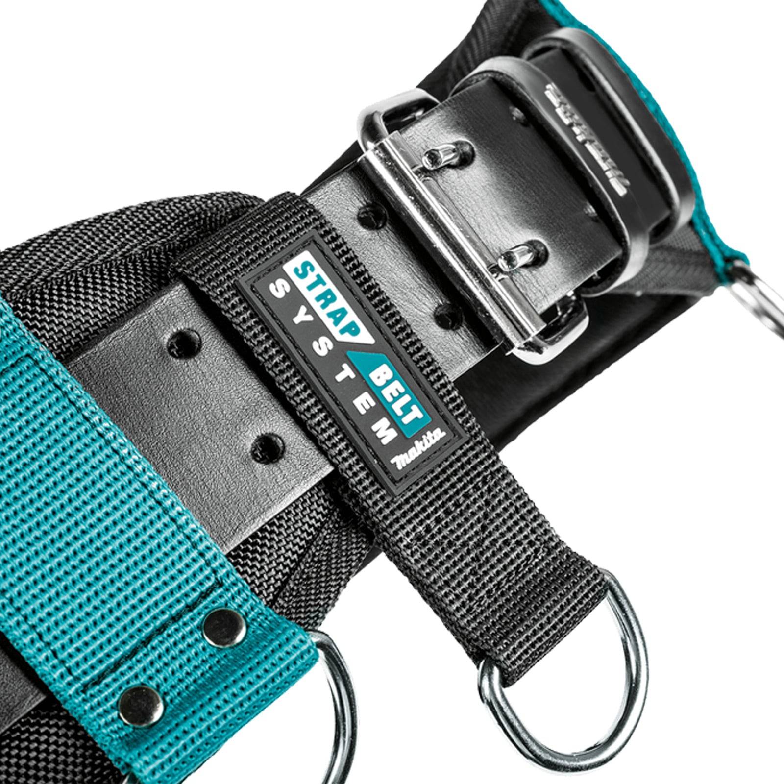 Eine Nahaufnahme eines schwarzen und türkisfarbenen Gürtels mit einer Metallschnalle. Das Etikett trägt die Aufschrift ‚STRAP BELT SYSTEM'. Der Gürtel hat verstärkte Nähte.