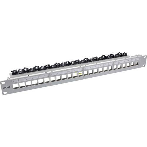 Ein 24-Port-Patchfeld mit leeren Slots, montiert in einem Metallrahmen, wird für die Organisation und Verwaltung von Netzwerkkabeln verwendet.