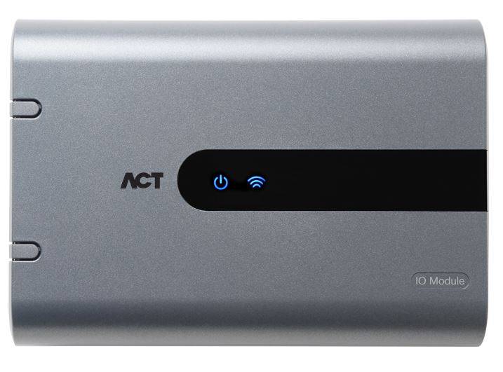 Silber-ACT-I/O-Modul mit leuchtenden Strom- und Wi-Fi-Anzeigen auf einem schwarzen Displaystreifen