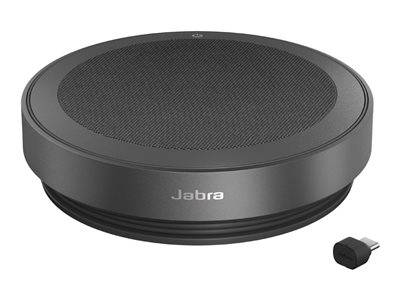 Ein kreisrunder schwarzer Jabra-Freisprechtelefon mit einer strukturierten Oberfläche liegt neben einem kleinen USB-Dongle, der zum Verbessern der Audioqualität bei Anrufen entwickelt wurde.