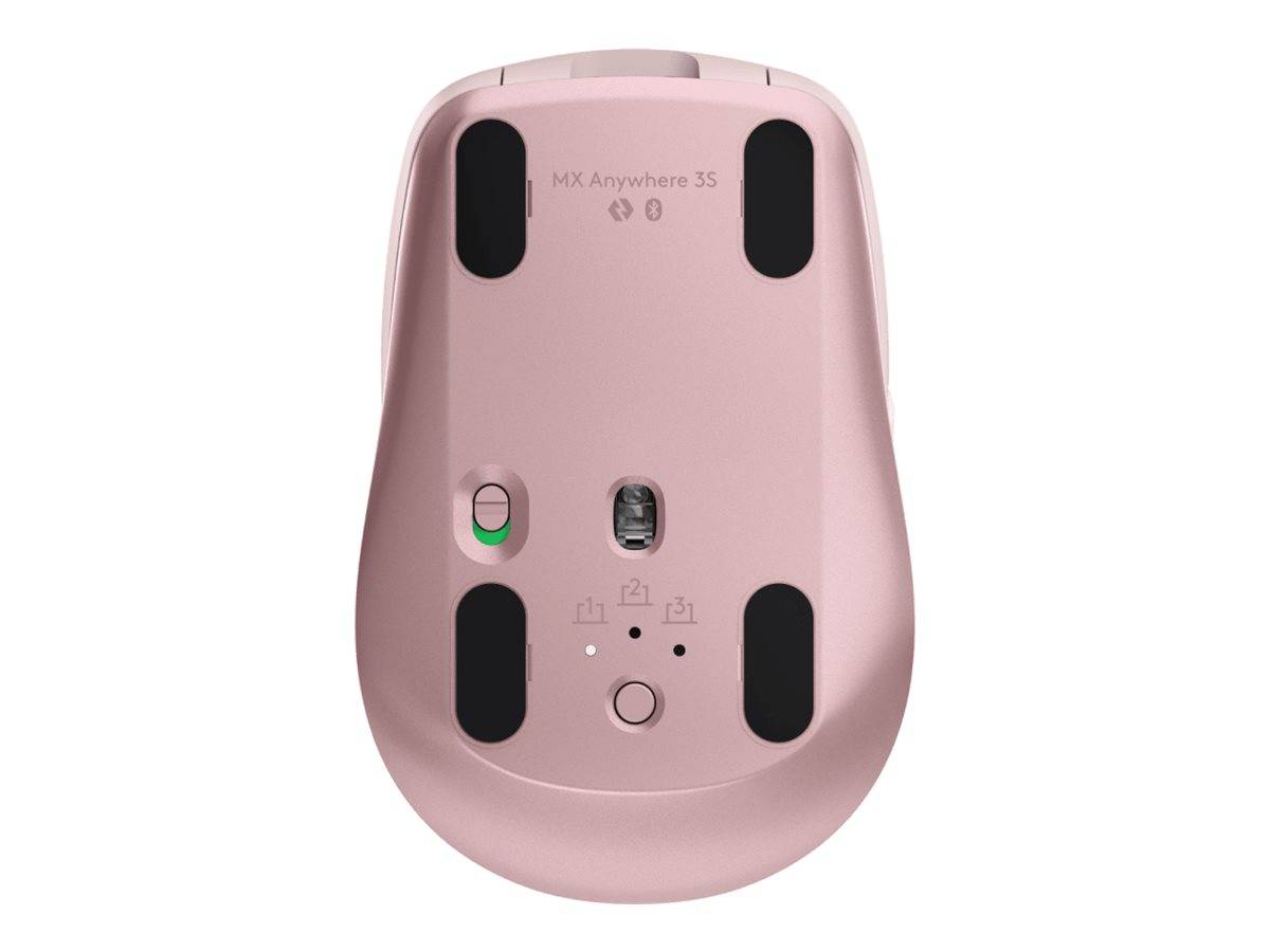 Bodenansicht einer rosa Logitech MX Anywhere 3S Maus, die den Sensor, den Netzschalter und vier schwarze Gummifüße zeigt.