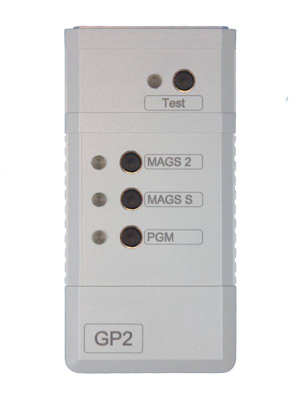 Weißes tragbares elektronisches Gerät mit Tasten mit den Beschriftungen „Test