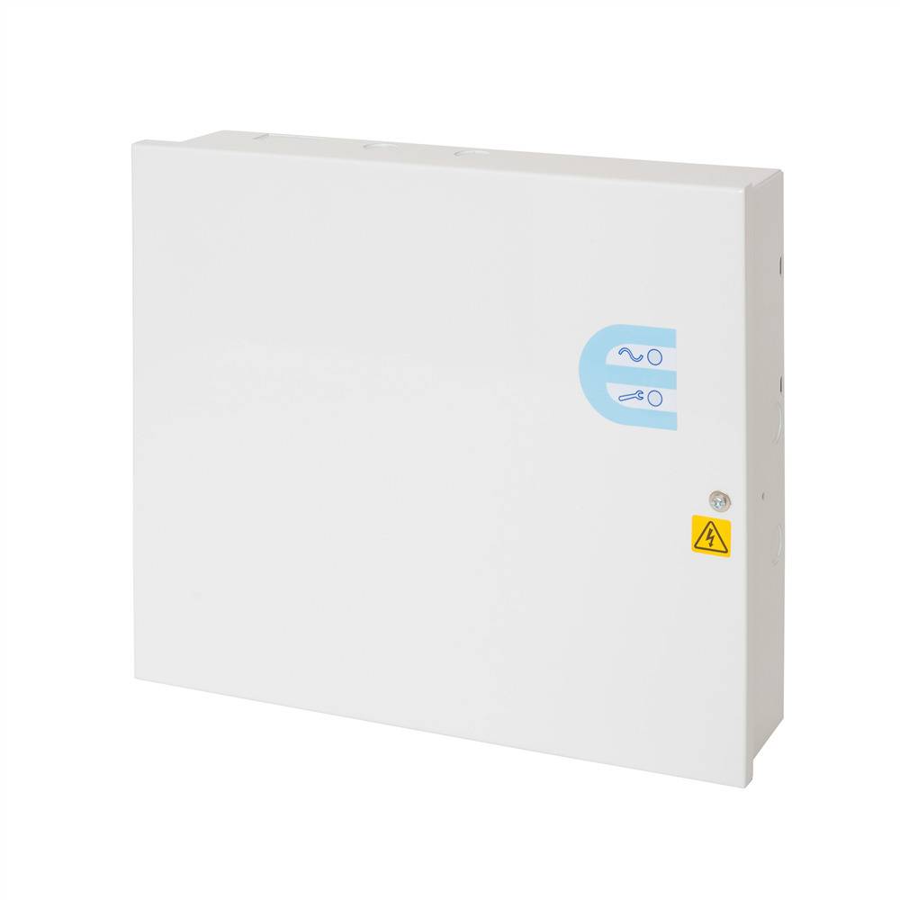 Eine weiße Elektroverteilerdose mit einem Symbol und einem gelben Warnschild an der Vorderseite, die darauf hinweist, dass sie elektrische Komponenten enthält.