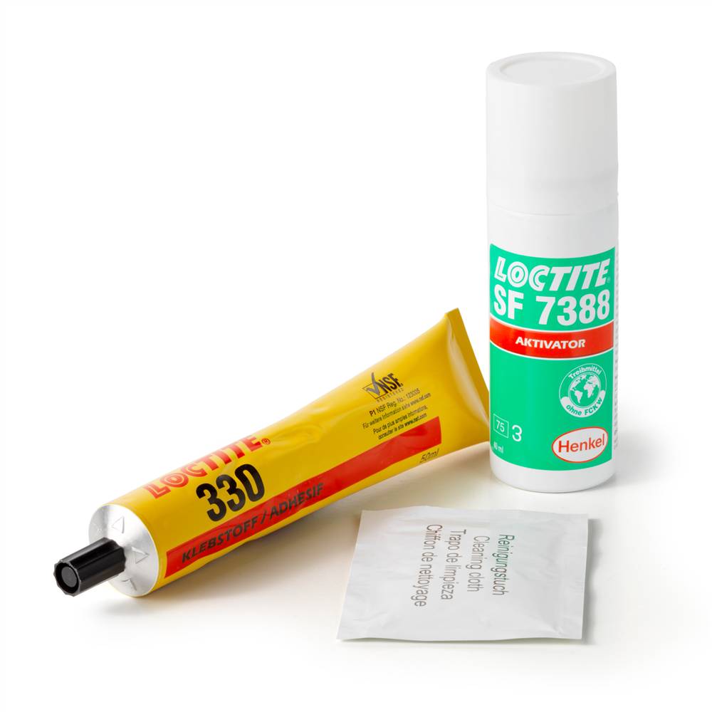 Tube mit Loctite 330 Klebstoff mit Loctite SF 7388 Aktivator-Spray und einem kleinen Anleitungspaket auf weißem Hintergrund.