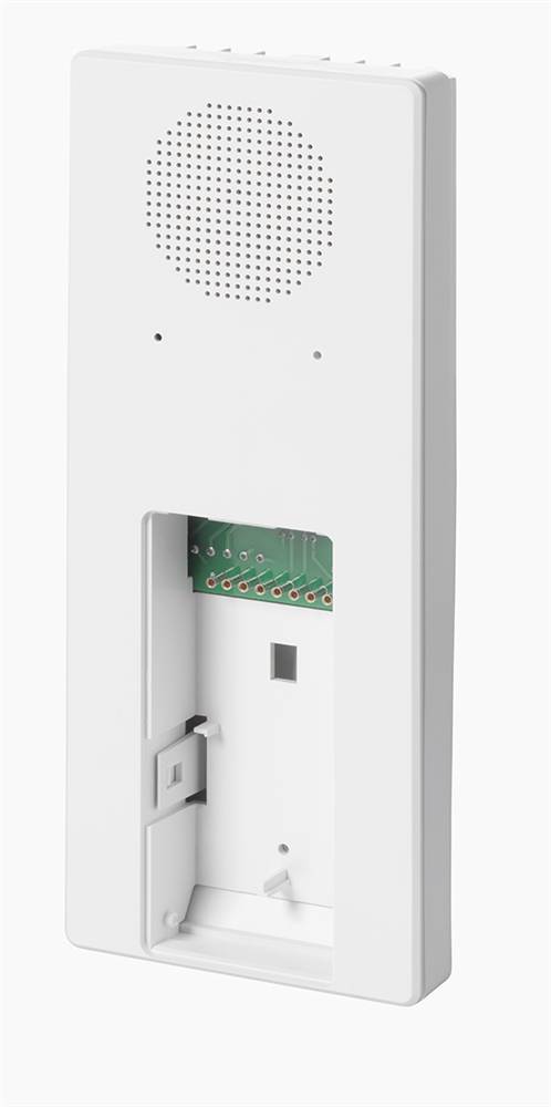 Weiße wandmontierte elektronische Gegensprechanlage oder Lautsprechereinheit mit perforiertem Gitter und offenem unteren Fach mit freiliegenden internen Verdrahtungsklemmen.
