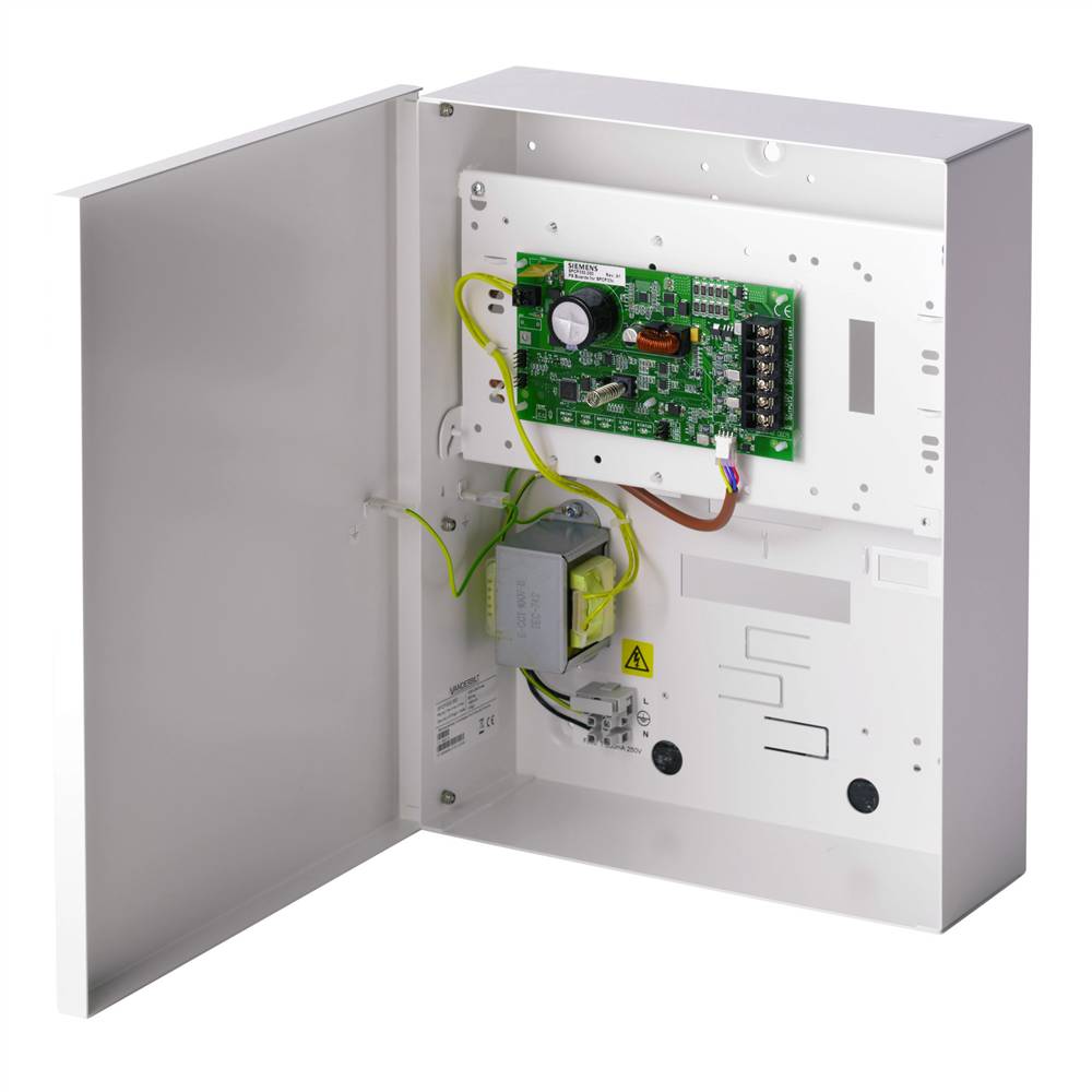 Offener elektrischer Schaltschrank mit freiliegender Leiterplatte, Verdrahtung und Stromversorgungsmodul in einem Metallgehäuse.