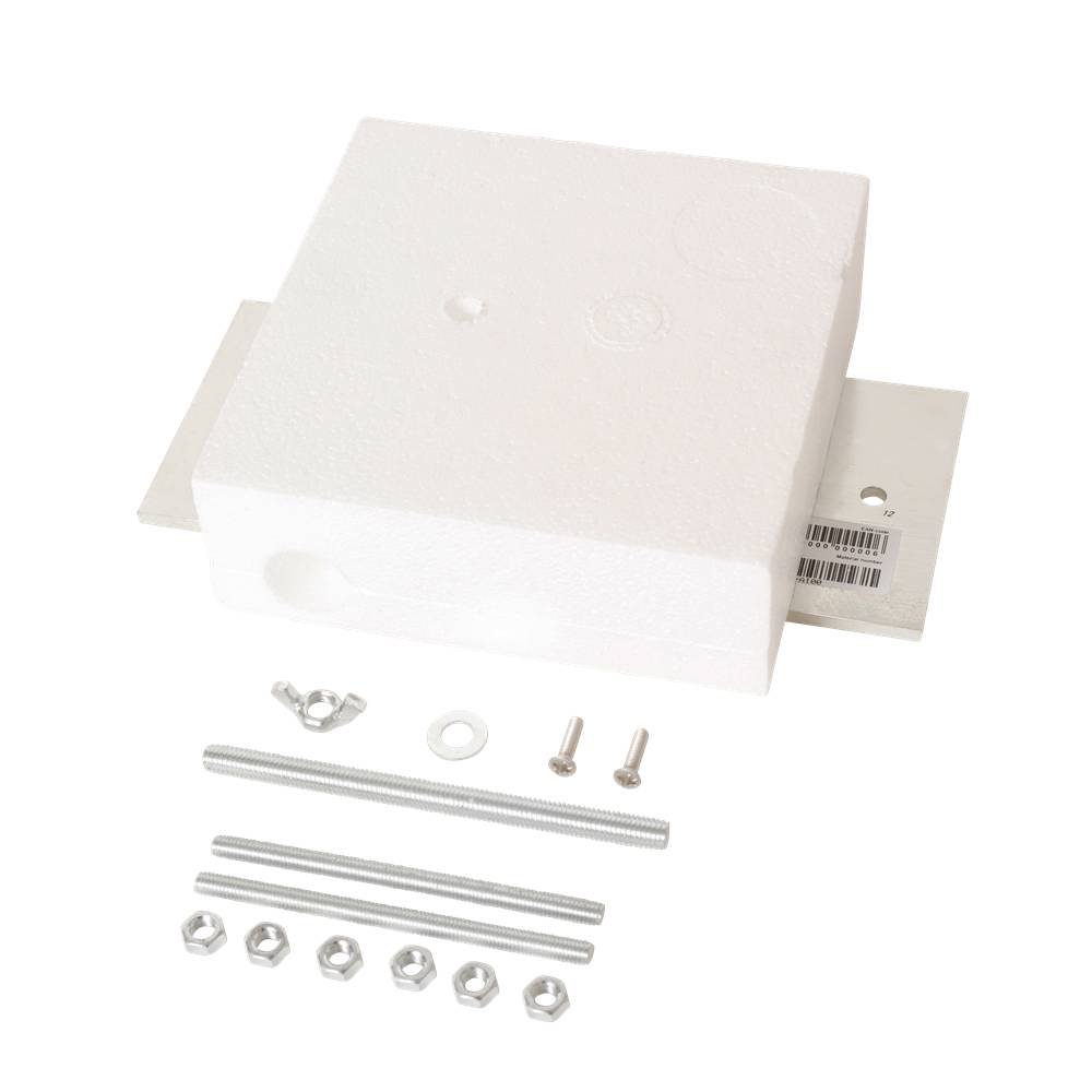 Weiß-Schaumverpackungs-Set mit Metallmontageplatte, Gewindestangen, Schrauben, Unterlegscheiben und Muttern, die unten auf schwarzem Hintergrund angeordnet sind.