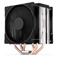 Computer-CPU-Kühler mit schwarzem Lüfter und kupfernen Wärmerohr, die an einem silbernen Kühlrippenblock auf weißem Hintergrund angebracht sind.