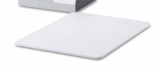 Eine weiße rechteckige Badezimmerwaage mit glattem, minimalem Design auf weißem Hintergrund.