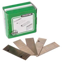 Eine Schachtel Prebena-Heftklammern mit fünf Metallheftklammern-Streifen, die fächerartig davor angeordnet sind und die Heftklammergröße und Marke zeigen.