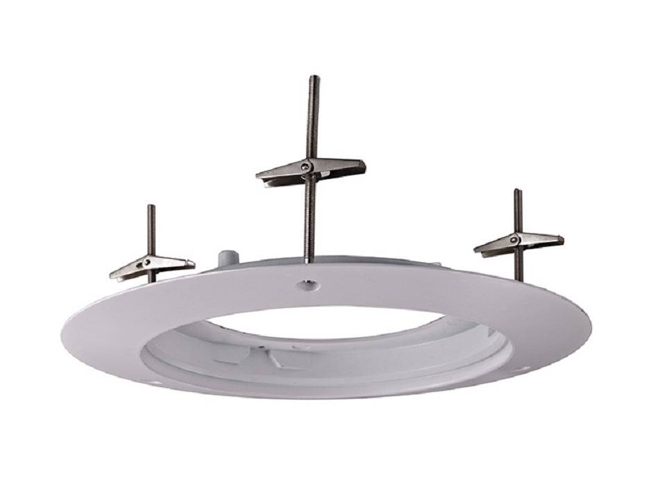 Eine weiße, runde Deckenleuchte mit drei verstellbaren Metallklammern, die nach oben ragen, um eine sichere Befestigung zu gewährleisten.