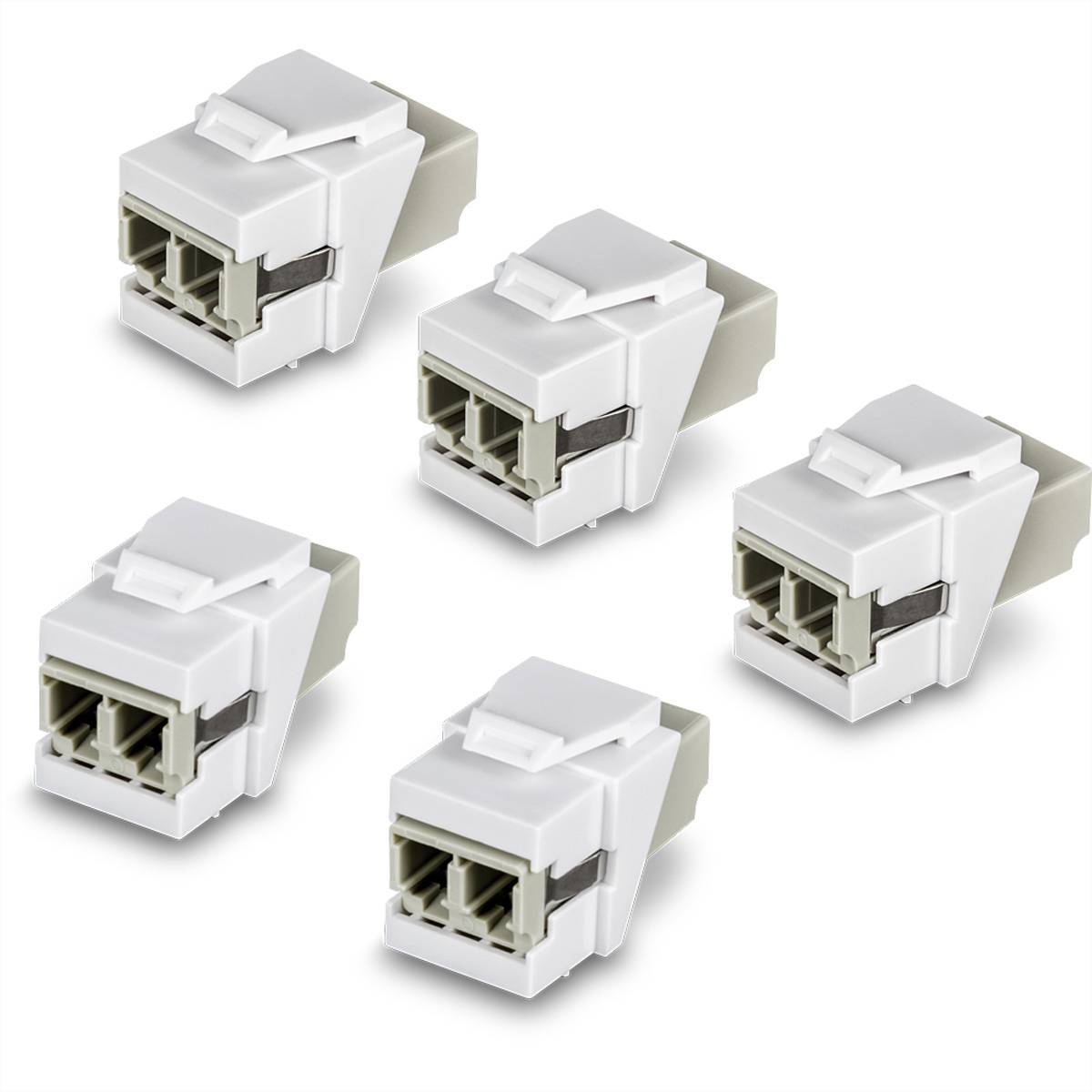 Fünf weiße Kunststoff-Elektrostecker-Module auf weißem Hintergrund angeordnet.