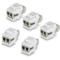 Fünf weiße RJ45-Ethernet-Keystone-Buchsenmodule auf weißem Hintergrund angeordnet.