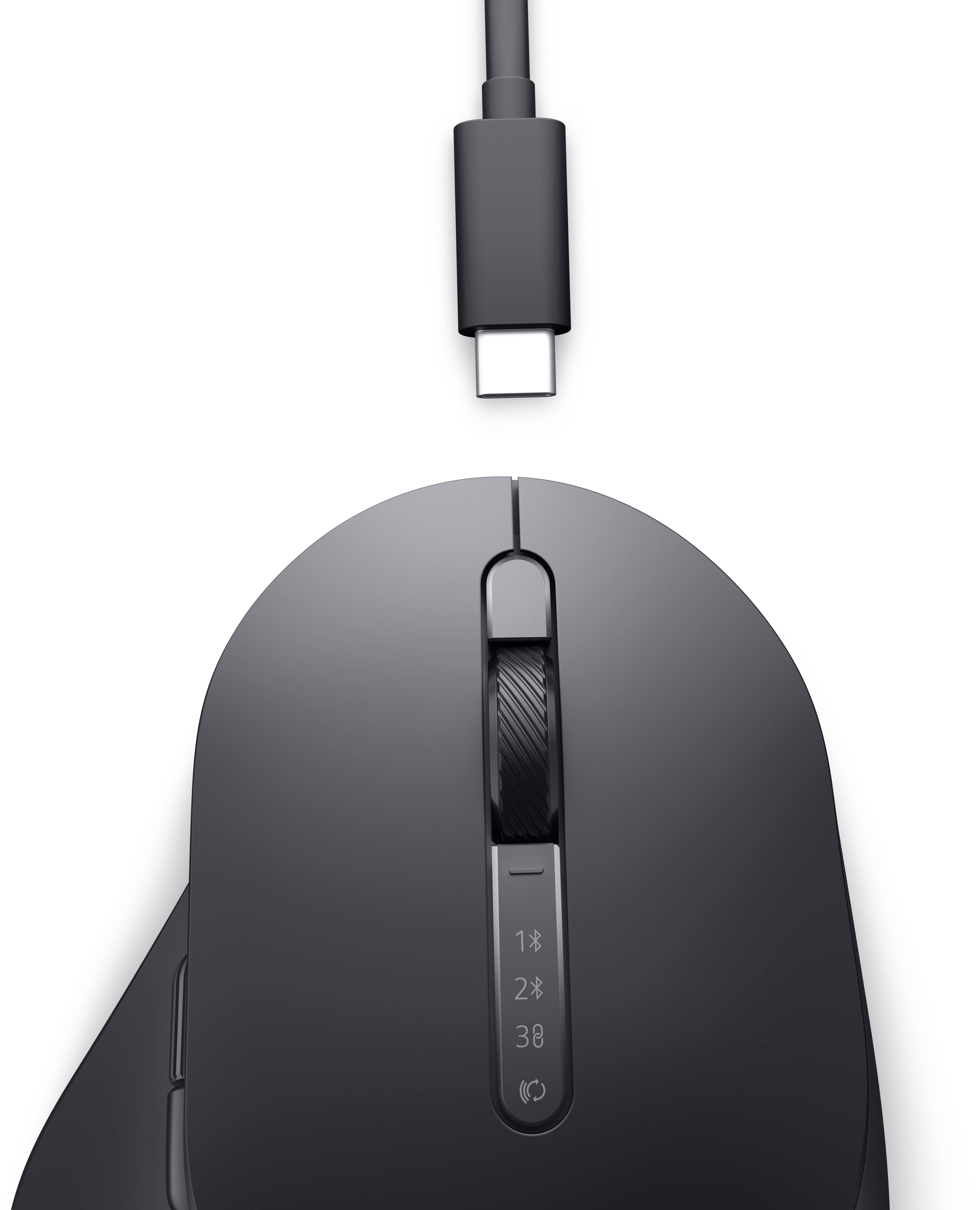 Nahaufnahme einer schwarzen kabelgebundenen Computermaus mit einem USB-C-Anschluss darüber auf weißem Hintergrund.